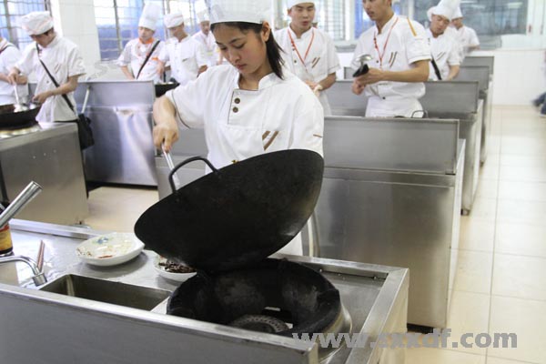 我就是一名學(xué)廚師的女孩子